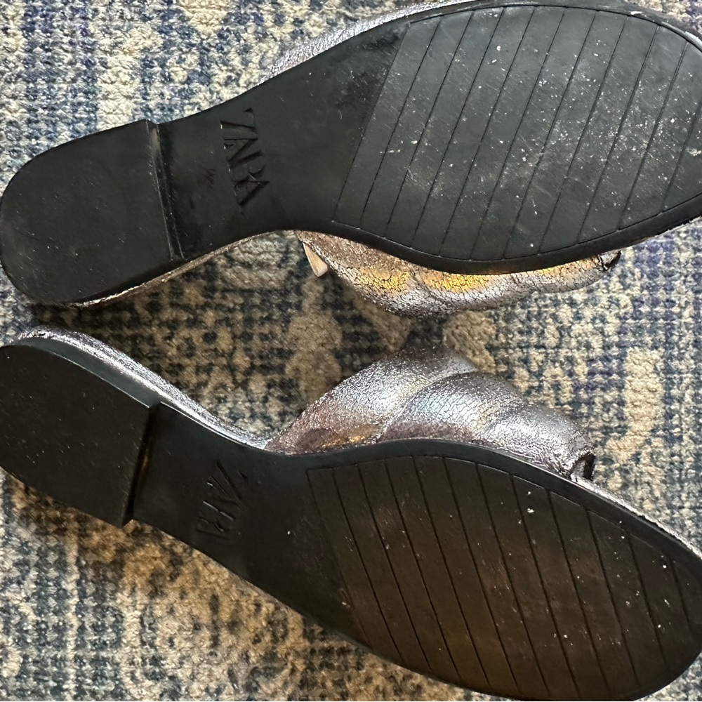 Zara slides - Picture 2 of 2